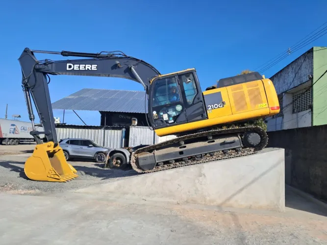 Escavadeira John Deere 210g -Ano 2019/20