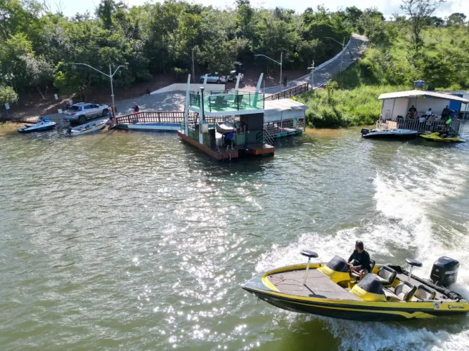 Chácara no Corumbá 4 com Triplex Alto Padrão à Venda em Condomínio Fechado