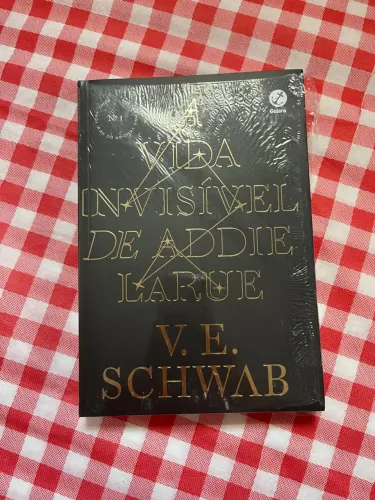 A Vida Invisível de Addie LaRue - V.E. Schwab
