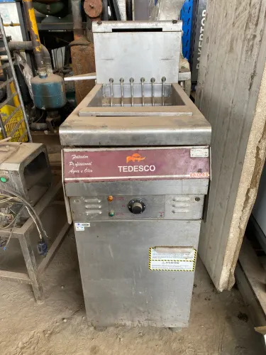 fritadeira profissional a gás da marca Tedesco, modelo FAO-45G.
