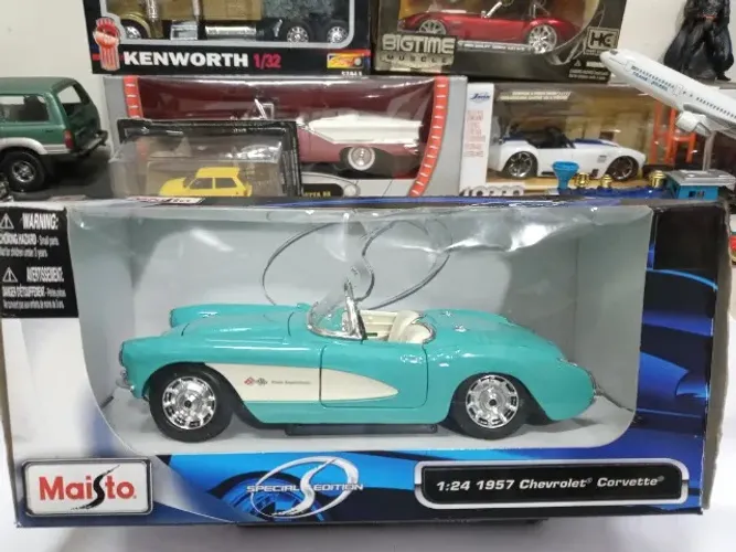 Miniatura Corvette 1957 1/24 Maisto Na Caixa #2N04