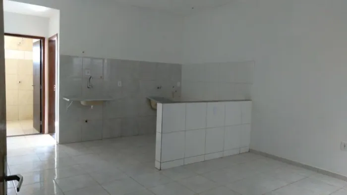 Aluga se Kit net com 1 quarto sem garagem na QN 829 Samambaia Norte