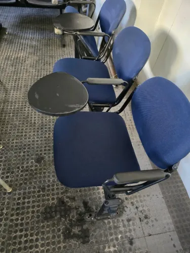 Cadeiras Universitárias Estofadas com Prancheta - Usadas