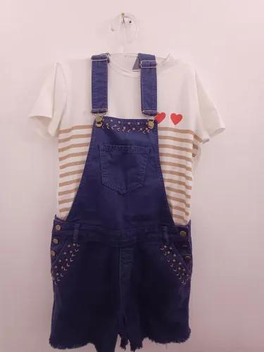 Macacão Jeans com Camiseta