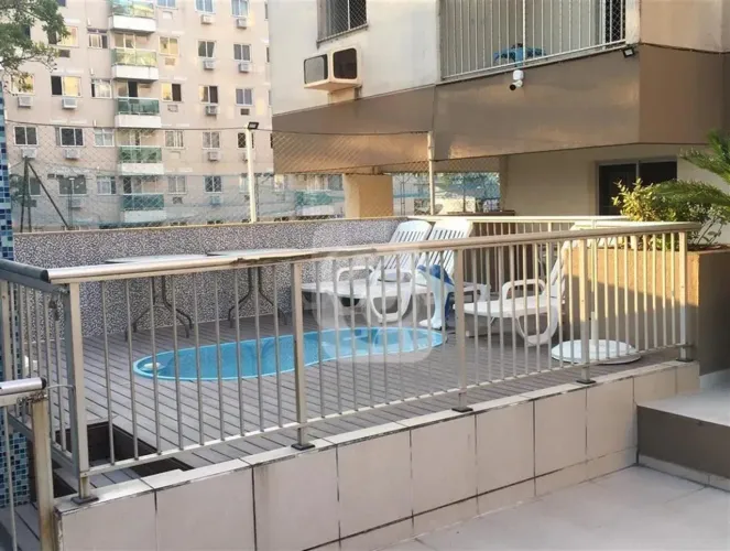 Patrimóvel vende excelente cobertura duplex, 3 quartos, no Village Maiorca. Praça Seca.