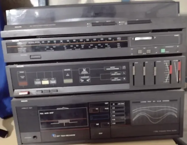 Aparelho de Som 3 em 1 Philips modelo F 1330 + 2 Caixas - Anos 90
