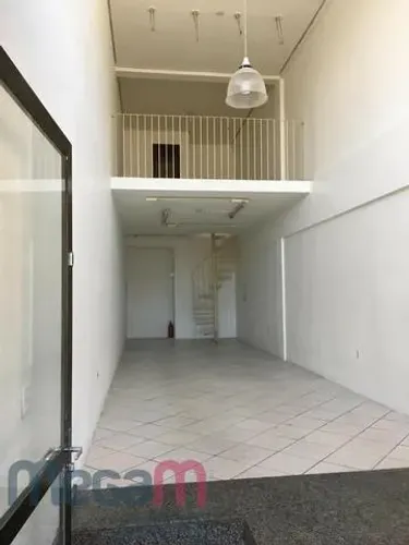 Loja com 60m² (térreo + mezanino), Centro de Florianópolis