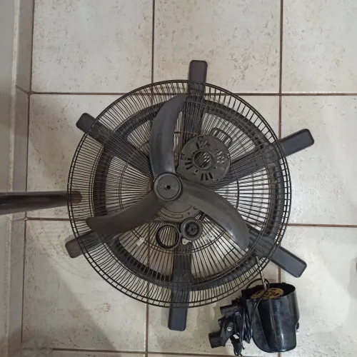 Ventilador de chão com defeito