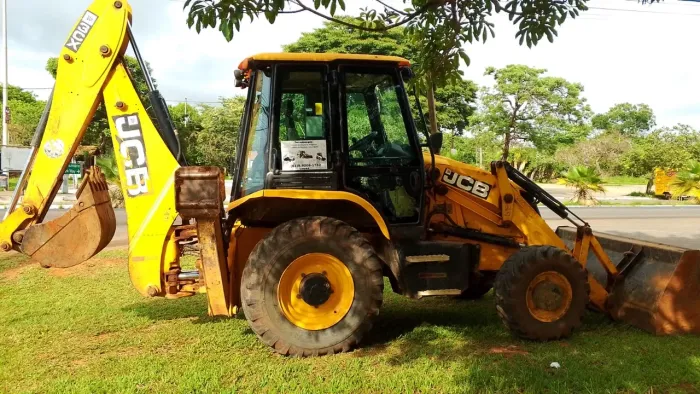 Retroescavadeira jcb 2021