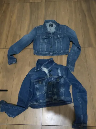 Jaqueta jeans curta Tam P.(Kit 02 peças)