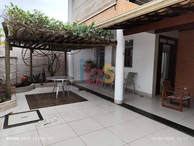 CASA RESIDÊNCIAL 02 PAVIMENTOS NA ZONA SUL A 80 METROS DA PRAIA