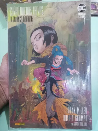 HQ Cavaleiro das Trevas: A Criança Dourada novo.