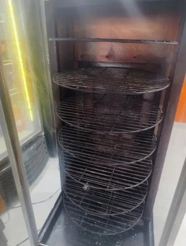 Máquina de Frango pro gás 70 kilos. Comporta 70 kilos de frango ou carne