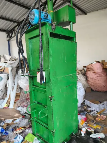 Prensa enfardadeira para reciclagem 