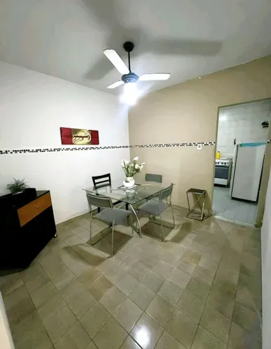 Casa COMPLETAMENTE MOBILIADA. Bairro Miramar, Av. principal, de frente pra linha do trem