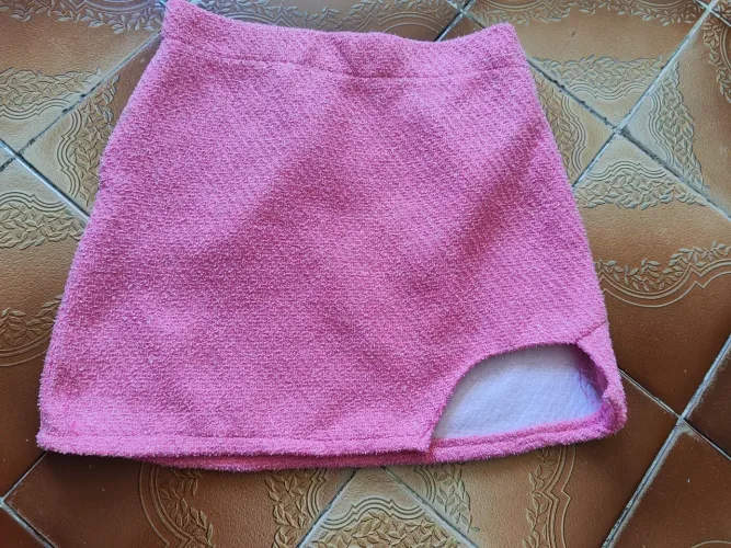 Saia Rosa com Detalhe Moderno
