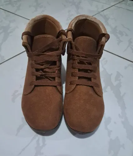 Vendo bota feminina