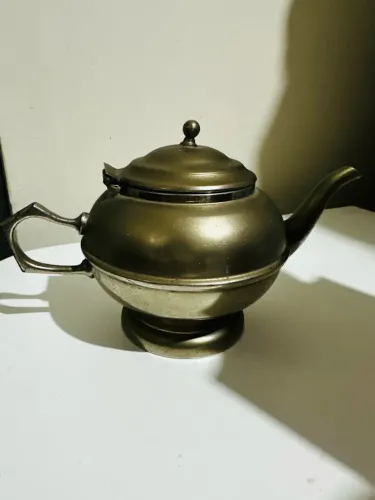 1 Chaleira e 1 bule de prata