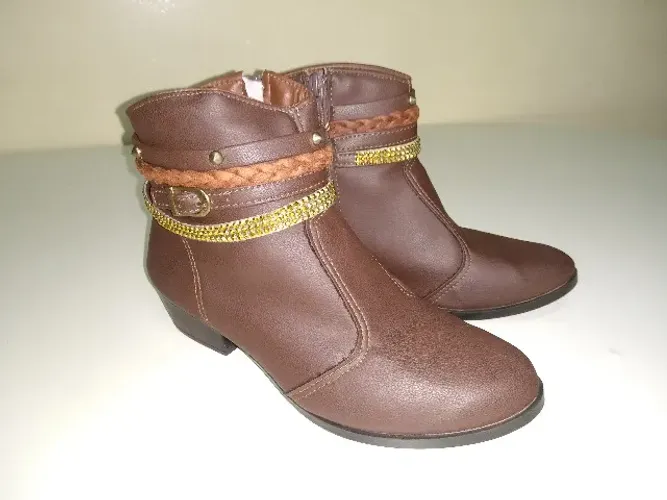 Bota Feminina Nova Cano Médio, Marrom nº 35.Bonita e Confortável (Entrega em Seu Endereço)