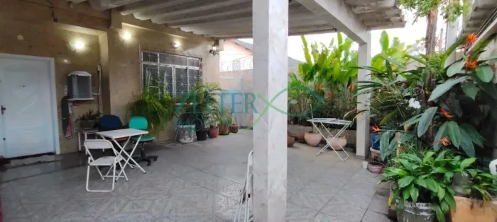 2 Casas, 5 quartos, 3 suítes, 2 vagas, terraço, Vila da Penha
