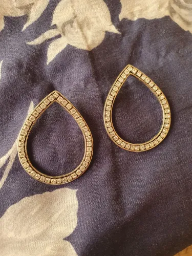 Brinco gota strass