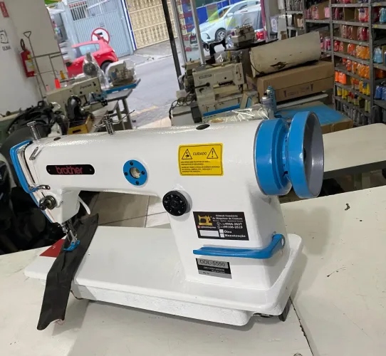 Máquina de costura reta industrial brother com motor silencioso Máquina top pintura nova 