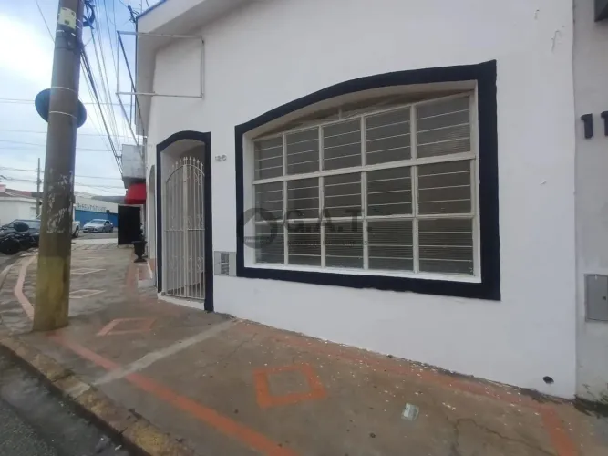 Casa à Venda em Sorocaba-SP na Vila Hortencia: 3 Quartos, 1 Suíte, 2 Salas, 3 Banheiros, 1