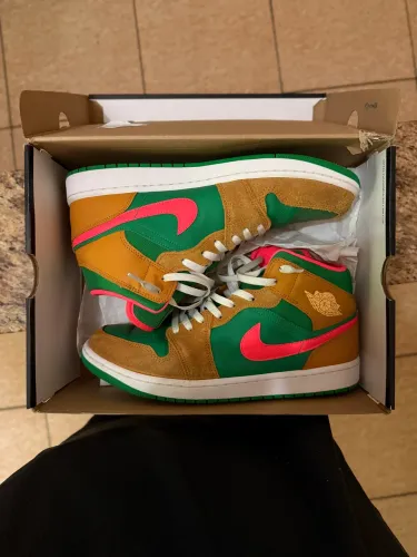 Air Jordan 1 Mid SE Wheat Watermelon
