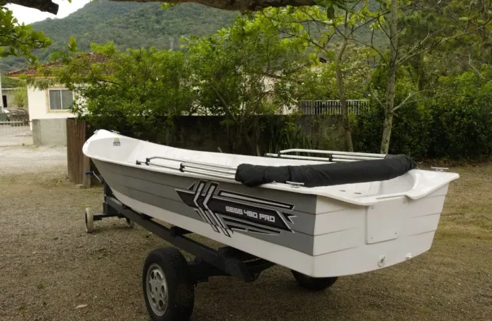 Conjunto 2025 Barco de Fibra e Motor Mercury