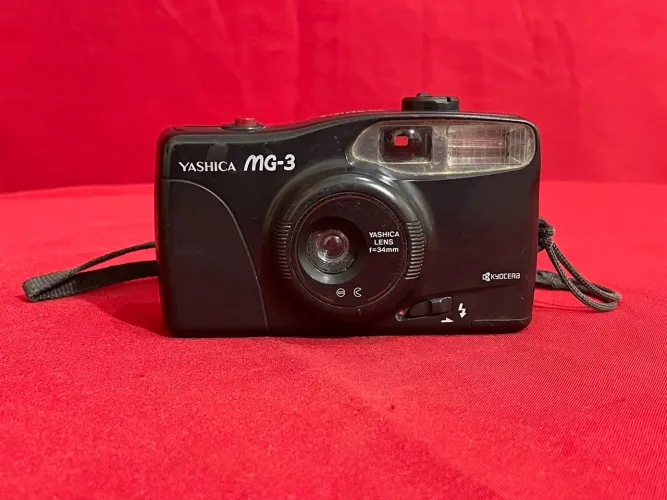 Yashica MG-3 - Lens f 34mm Kyocera