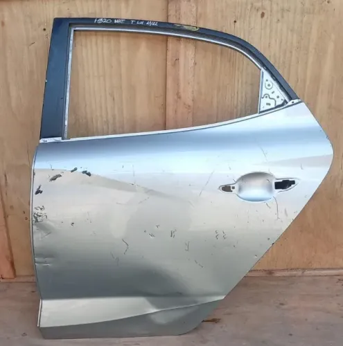 PORTA TRASEIRA ESQUERDA HYUNDAI HB20 20/24 HATCH COM DETALHE