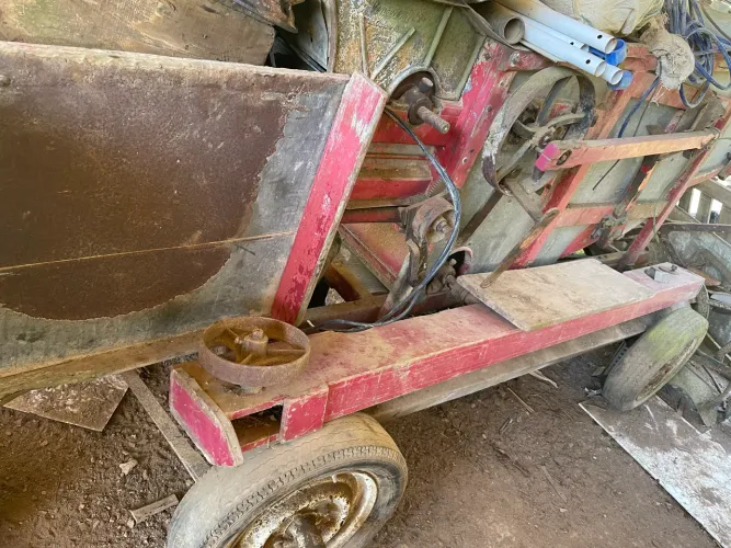 Triadeira de cereais antiga