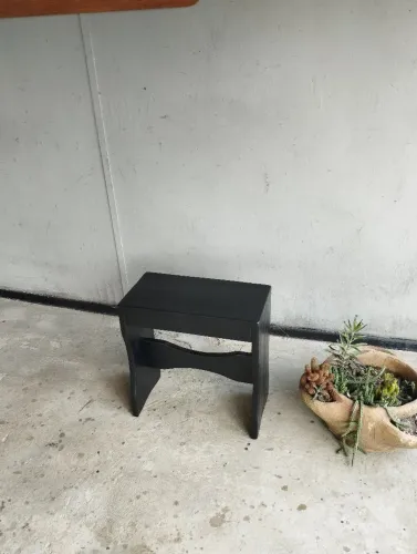Banqueta de madeira maciça 