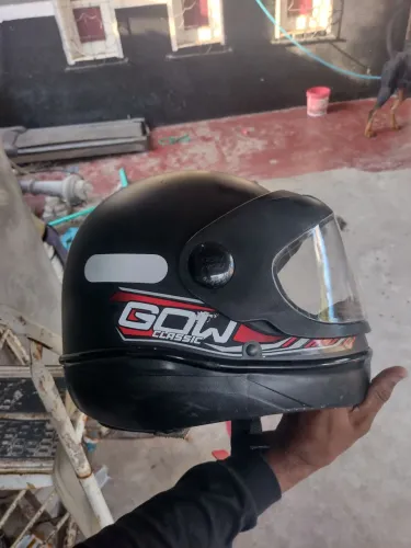 Vende-se capacete pouco usado, em perfeito estado 
