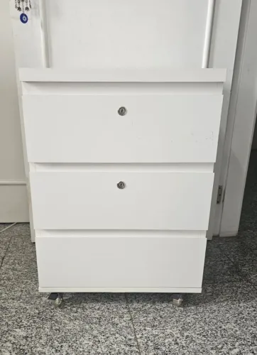 Armário gaveteiro de rodinhas