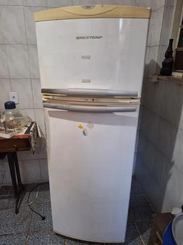 Geladeira Brastemp Frost free, bom estado, tudo funcionando