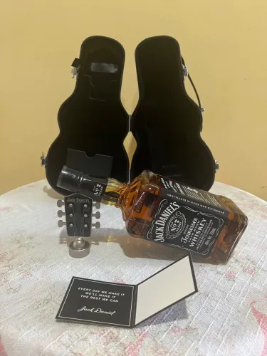 Estojo Case em Formato de Guitarra Porta Garrafa
