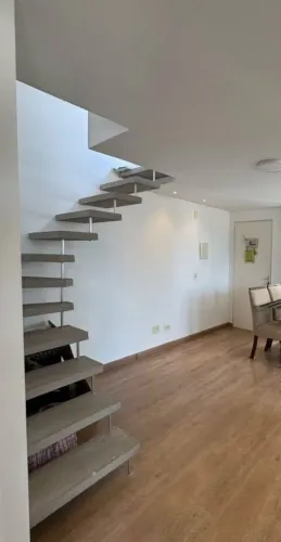 Escada flutuante moderna para decoração