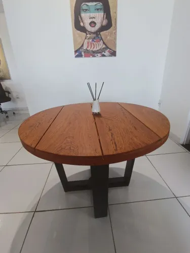Mesa de madeira redonda