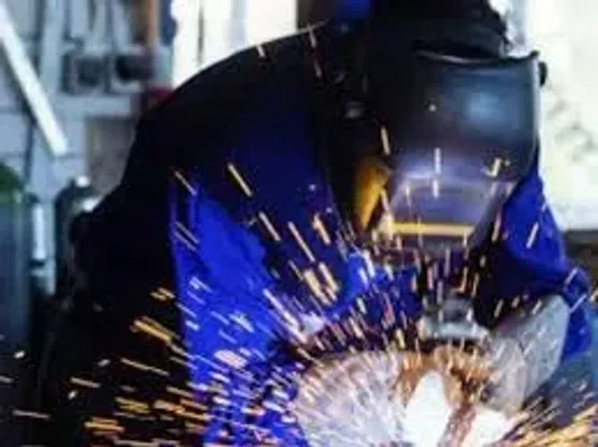 Contrata-se serralheiro