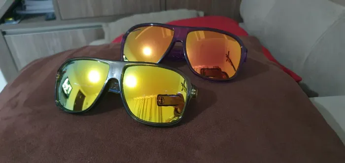 Óculos de sol absurda