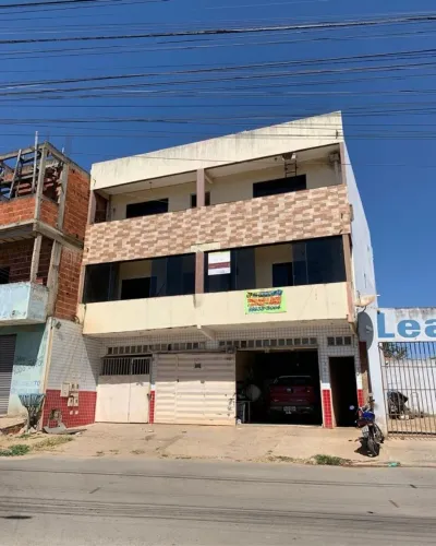 Prédio com renda de aluguéis no Araponga. 3 pavimentos