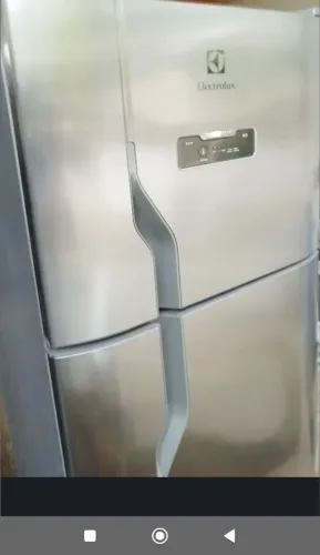 Geladeira em estado de nova.