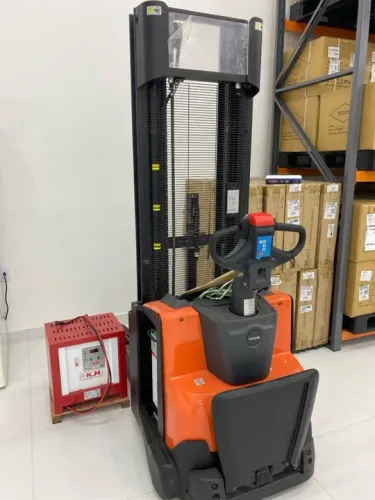 Empilhadeira Elétrica Toyota