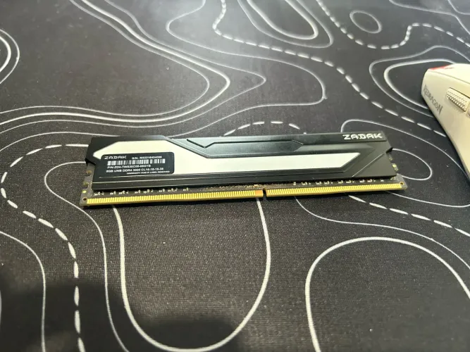 DOIS PENTES MEMÓRIA RAM 8gb DDR4