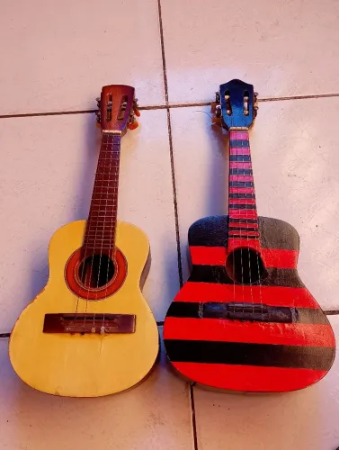 Dois Cavaquinhos Acústicos R$ 300,00