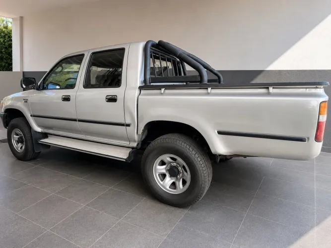 Toyota Hilux CD SR5 4X4 2.8 Diesel 2001