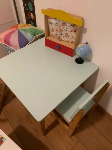 Mesa e cadeira infantil da cola e decora