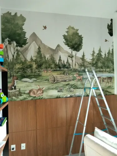 Instalador de papel de parede infantil