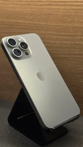 Iphone 15 pro max natural com 82% todo original